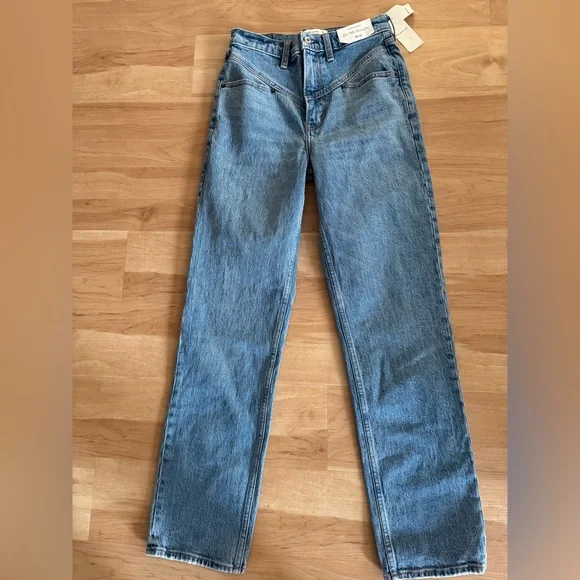 NWT Abercrombie & Fitch 90s Straight Leg Ultra High Rise Jeans Size 26 or 2 - Picture 2 of 6